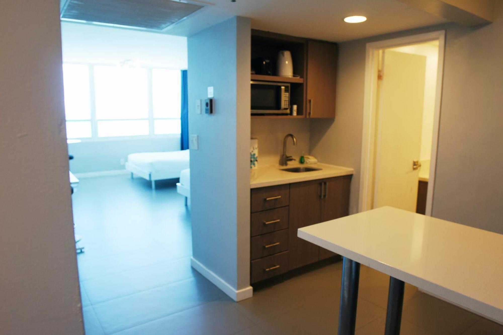 Castle 835 Oceanview Studio On Beach With Pool, Gym, Bars, And Free Parking ميامي بيتش المظهر الخارجي الصورة