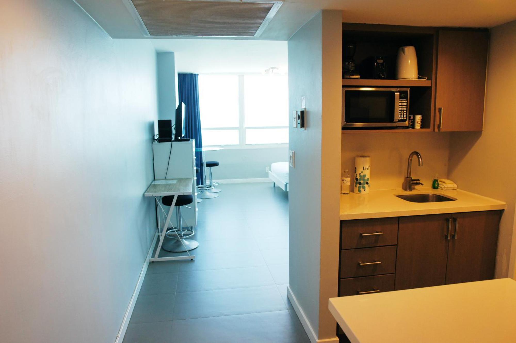 Castle 835 Oceanview Studio On Beach With Pool, Gym, Bars, And Free Parking ميامي بيتش المظهر الخارجي الصورة