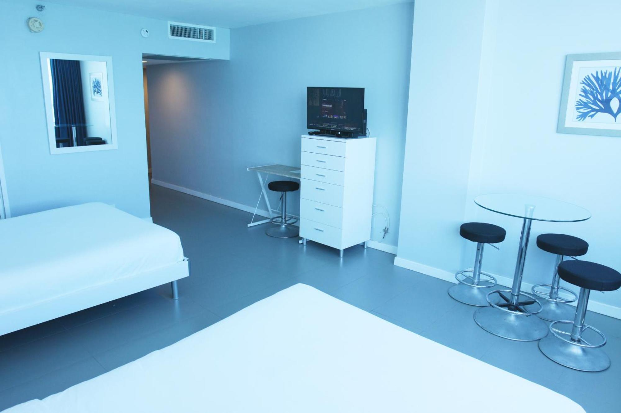 Castle 835 Oceanview Studio On Beach With Pool, Gym, Bars, And Free Parking ميامي بيتش المظهر الخارجي الصورة
