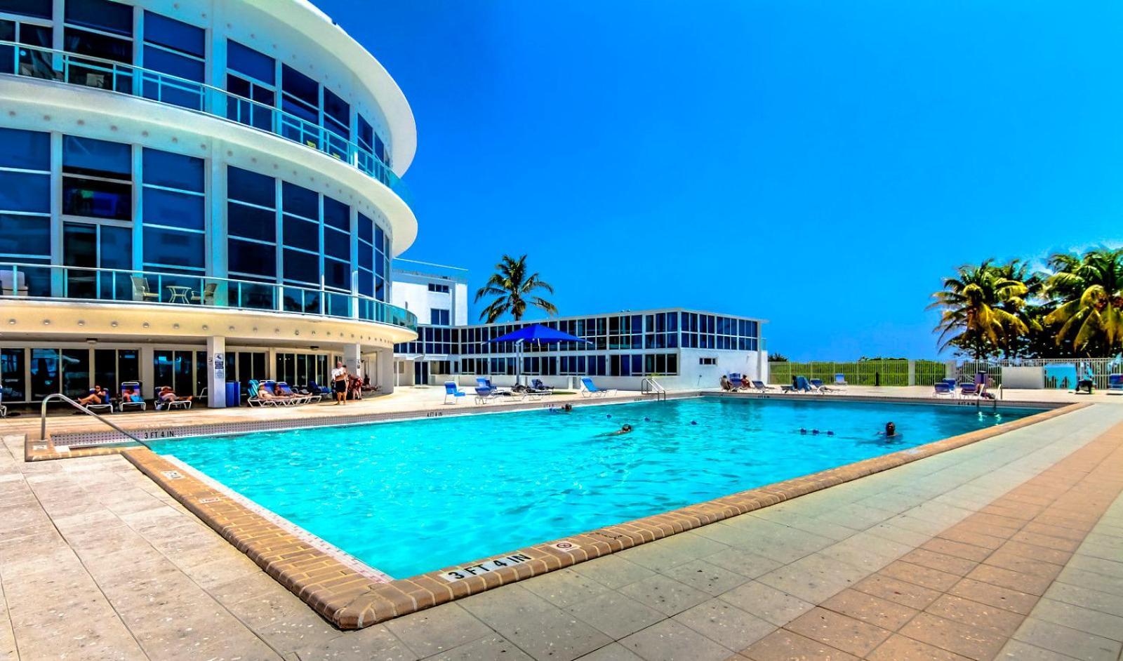 Castle 835 Oceanview Studio On Beach With Pool, Gym, Bars, And Free Parking ميامي بيتش المظهر الخارجي الصورة