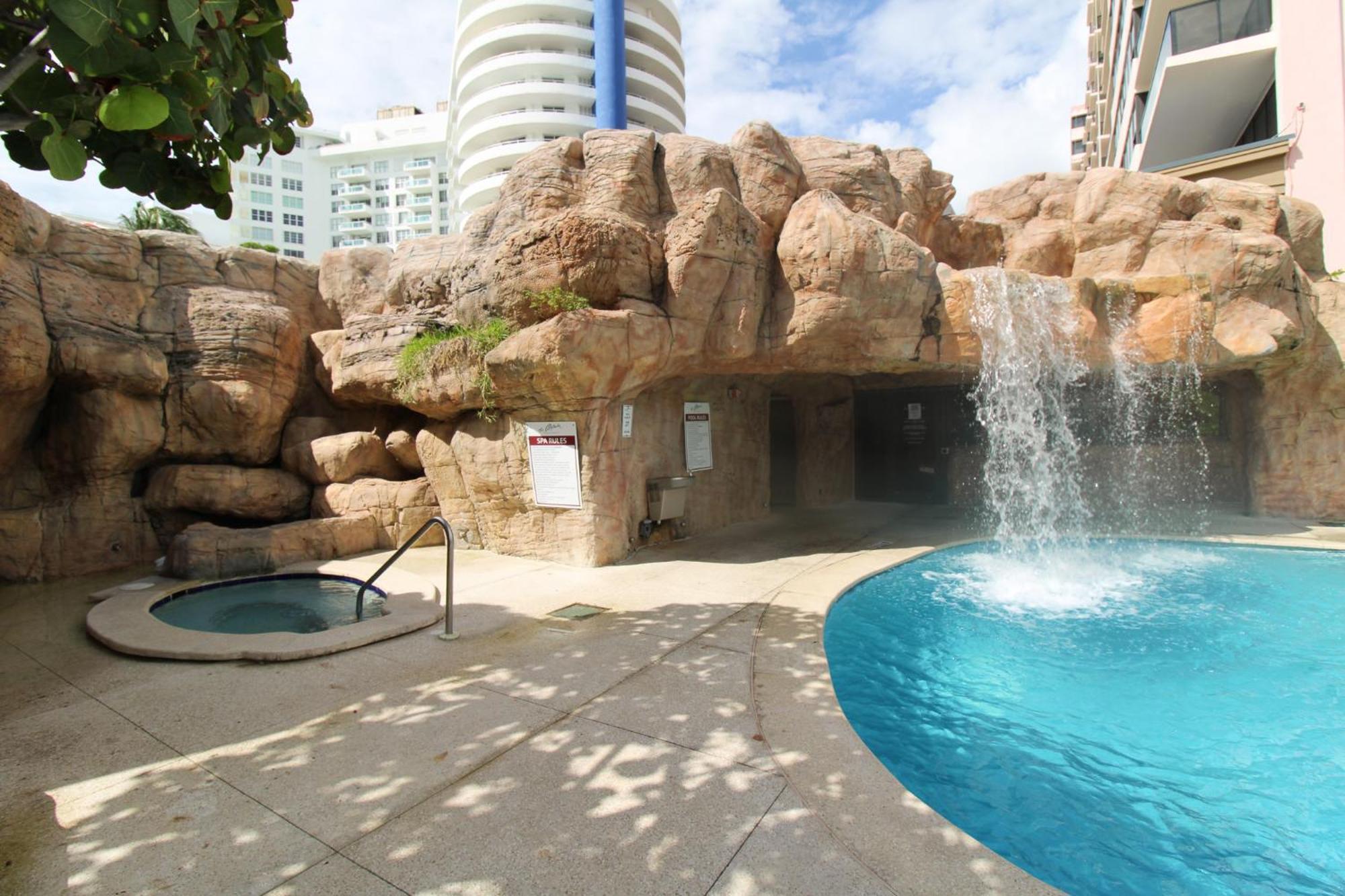 Castle 835 Oceanview Studio On Beach With Pool, Gym, Bars, And Free Parking ميامي بيتش المظهر الخارجي الصورة